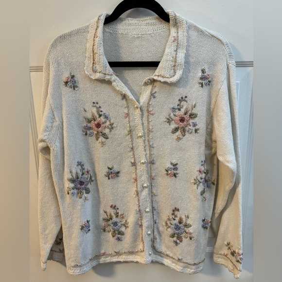 Vintage Sweaters - VTG Floral Embroidered Beaded Grannycore Women Collared Button Up Sweater Cream